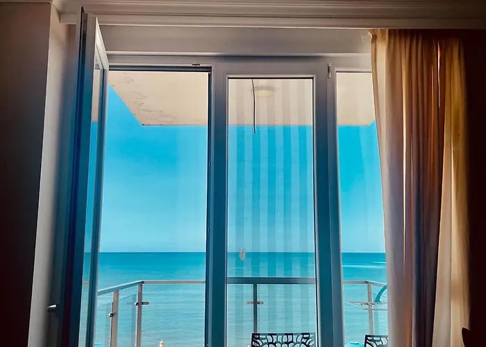 Apartment Season At Sea *